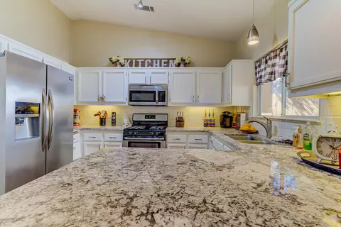 1937 Trumpet Dr, Redding, CA 96003 photo 9