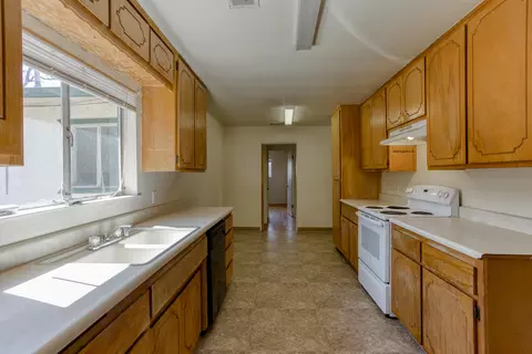 2199 Oxford Rd, Redding, CA 96002 photo 9