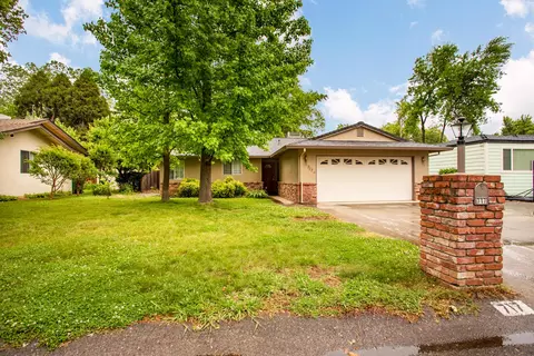 717 Coronado St, Redding, CA 96003 photo 2