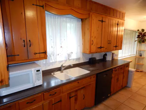 2130 Canal Dr, Redding, CA 96001 photo 5
