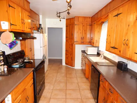 2130 Canal Dr, Redding, CA 96001 photo 9