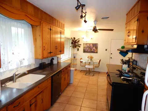 2130 Canal Dr, Redding, CA 96001 photo 4