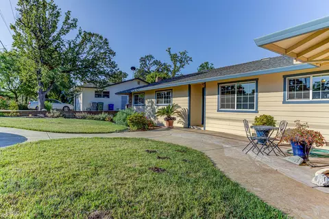 2505 Howard Dr, Redding, CA 96001 photo 2