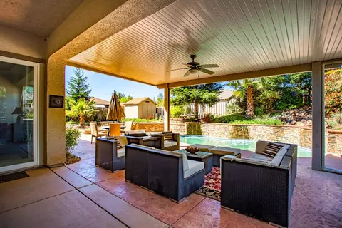 4564 Chinook Dr, Redding, CA 96002 photo 2