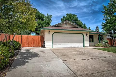 1028 Riviera Dr, Redding, CA 96001 photo 3