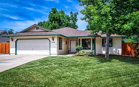 1028 Riviera Dr, Redding, CA 96001 photo 2