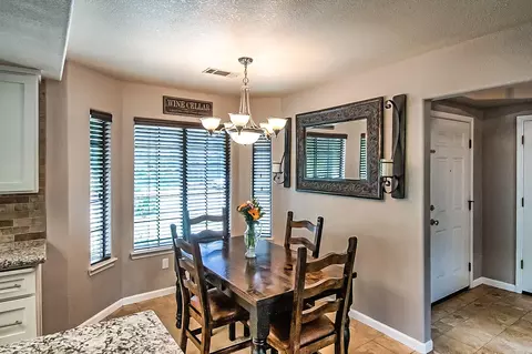 1028 Riviera Dr, Redding, CA 96001 photo 7