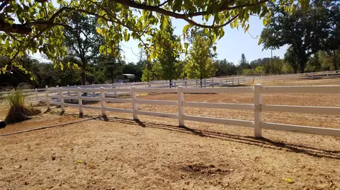 13980 Prado Ln, Redding, CA 96003 photo 2