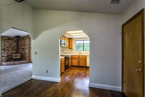 11557 Norton Ln, Redding, CA 96003 photo 9
