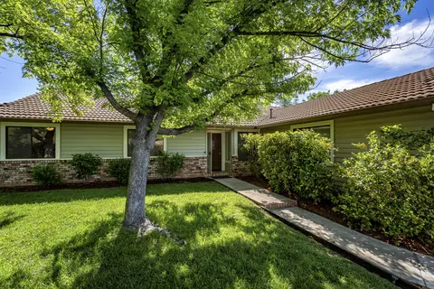 11557 Norton Ln, Redding, CA 96003 photo 3