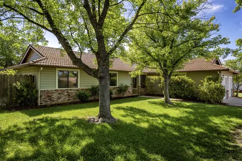 11557 Norton Ln, Redding, CA 96003 photo 4