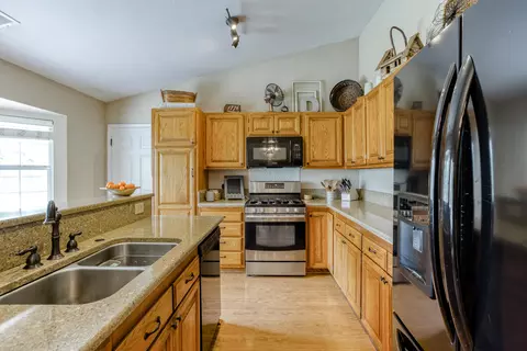 2125 Cumberland Dr, Redding, CA 96001 photo 68