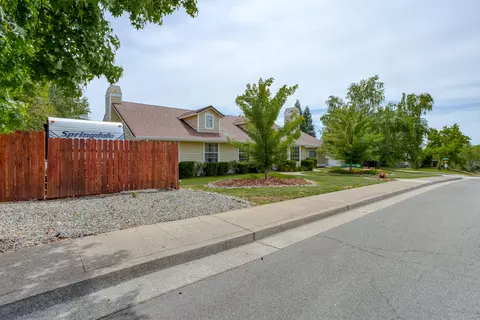 2125 Cumberland Dr, Redding, CA 96001 photo 6