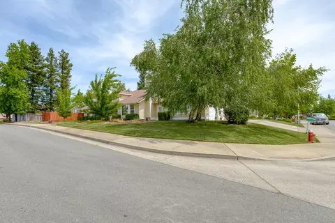 2125 Cumberland Dr, Redding, CA 96001 photo 39