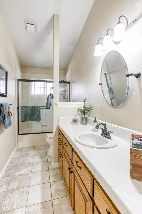 2125 Cumberland Dr, Redding, CA 96001 photo 53