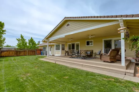 2125 Cumberland Dr, Redding, CA 96001 photo 4
