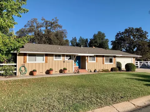 6843 Riata Dr, Redding, CA 96002 photo 2