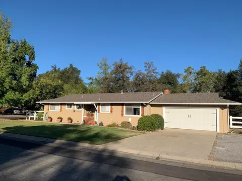 6843 Riata Dr, Redding, CA 96002 photo 4