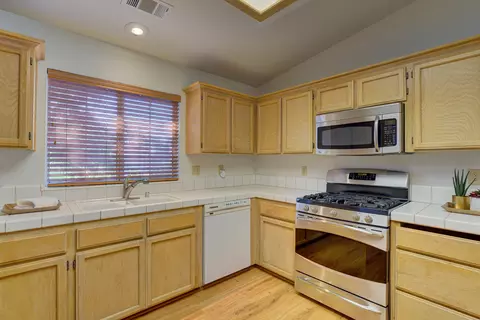 1762 Almaden Dr, Redding, CA 96001 photo 4