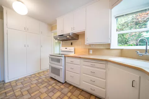 845 Lakeview Dr, Redding, CA 96001 photo 5
