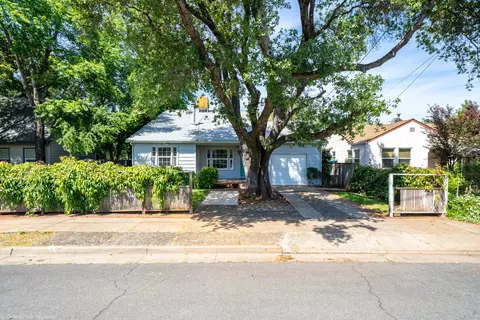 845 Lakeview Dr, Redding, CA 96001 photo 1
