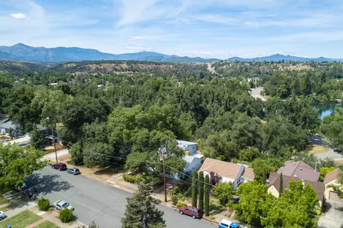 845 Lakeview Dr, Redding, CA 96001 photo 22