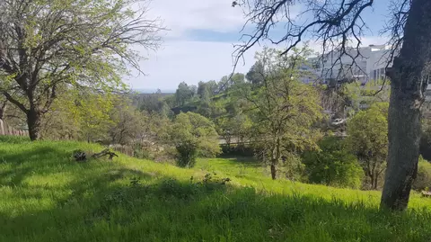 2077 Octavia St, Redding, CA 96001 photo 3