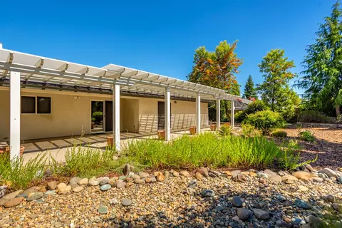 3924 Bristol Dr, Redding, CA 96002 photo 15
