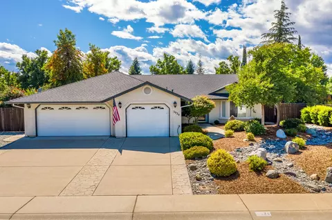 3924 Bristol Dr, Redding, CA 96002 photo 2