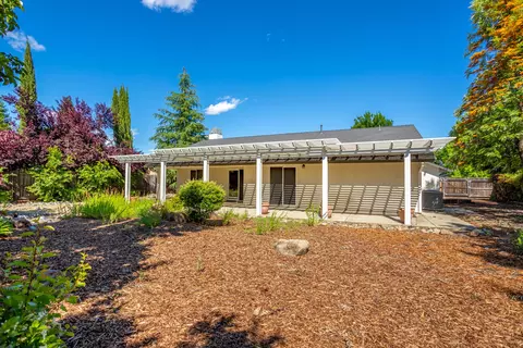 3924 Bristol Dr, Redding, CA 96002 photo 17