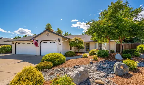 3924 Bristol Dr, Redding, CA 96002 photo 1