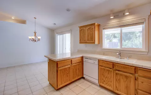 2867 Newbury Ln, Redding, CA 96002 photo 8
