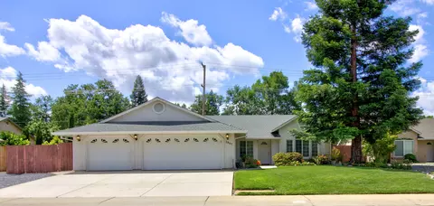 2867 Newbury Ln, Redding, CA 96002 photo 1