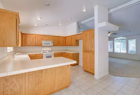2867 Newbury Ln, Redding, CA 96002 photo 5