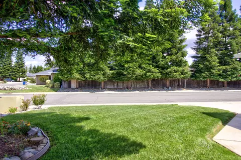 2867 Newbury Ln, Redding, CA 96002 photo 32