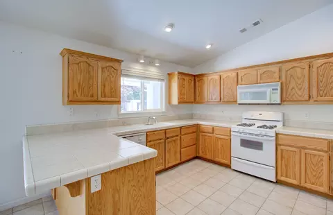 2867 Newbury Ln, Redding, CA 96002 photo 4