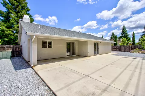 2867 Newbury Ln, Redding, CA 96002 photo 3