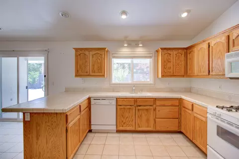 2867 Newbury Ln, Redding, CA 96002 photo 7