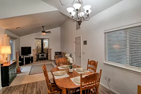 1698 Marigold Way, Redding, CA 96003 photo 11