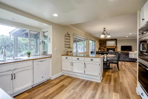 2542 Lake Redding Dr, Redding, CA 96003 photo 3