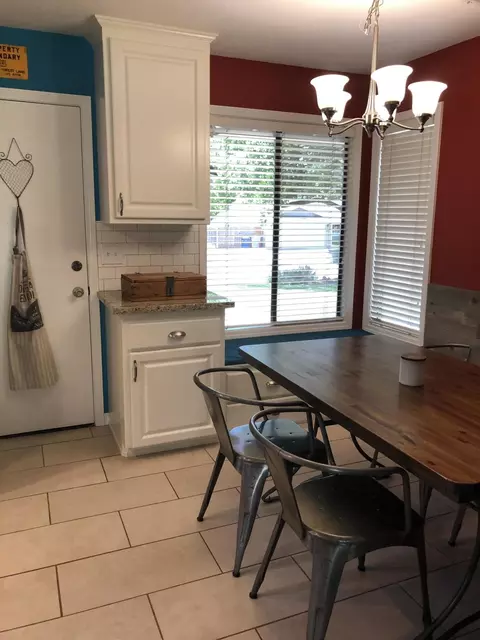 1928 Tiburon Dr, Redding, CA 96003 photo 3