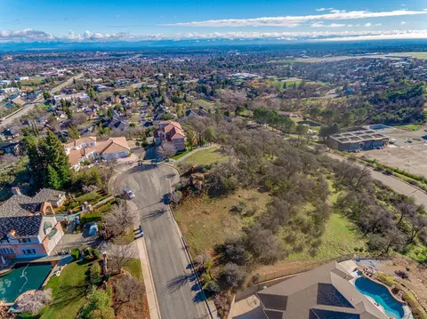 3419 Greenstone Pl, Redding, CA 96001 photo 2