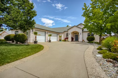 2953 Starburst Dr, Redding, CA 96001 photo 1