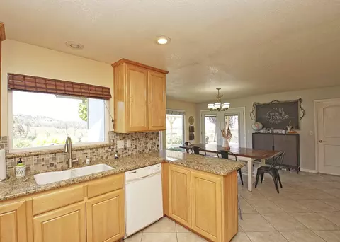 15810 Briarwood, Redding, CA 96001 photo 7