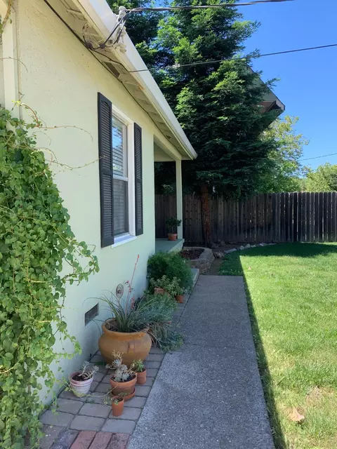 835 Locust St, Redding, CA 96001 photo 16