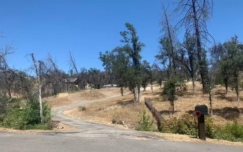 15926 Cindee Ln, Redding, CA 96001 photo 2
