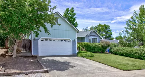 1828 Mary Lake Dr, Redding, CA 96001 photo 2