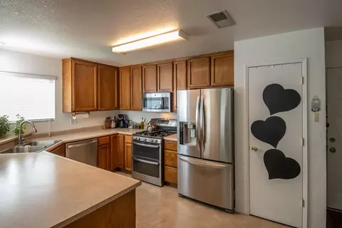 6825 Hemlock St, Redding, CA 96001 photo 4