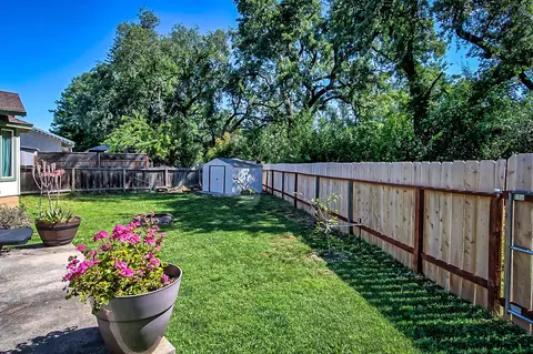 6825 Hemlock St, Redding, CA 96001 photo 20