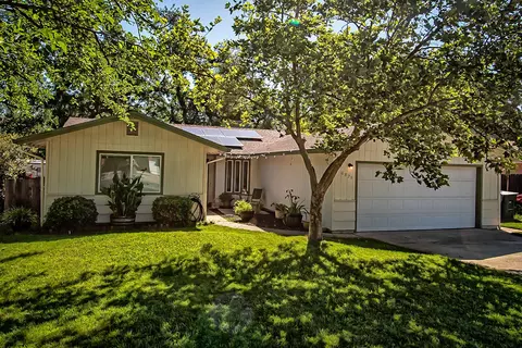6825 Hemlock St, Redding, CA 96001 photo 1